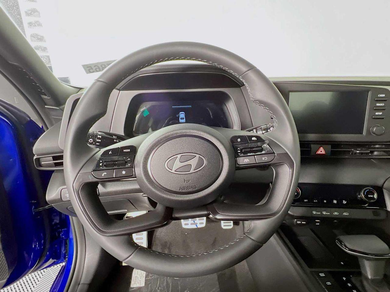 2025 Hyundai Elantra SEL Sport photo 6