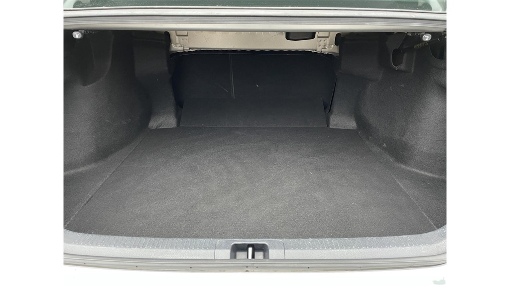 2022 Toyota Camry SE photo 9
