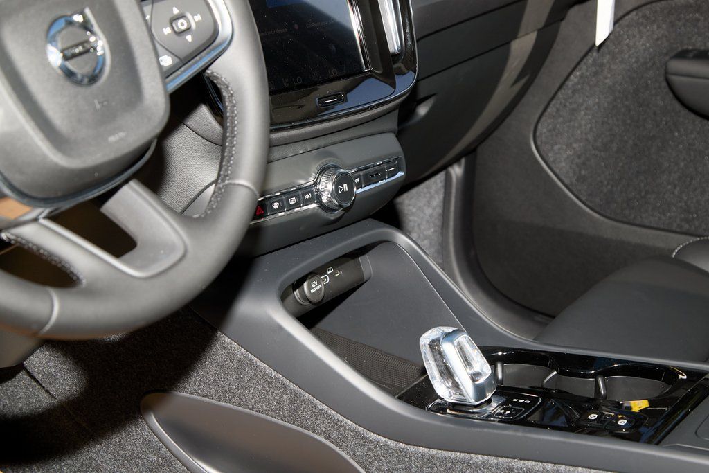 2026 VOLVO XC40 - Image 14