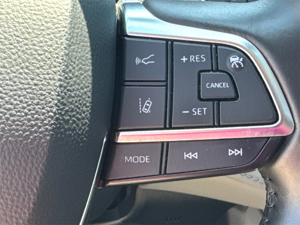 2021 Toyota Highlander XLE photo 23
