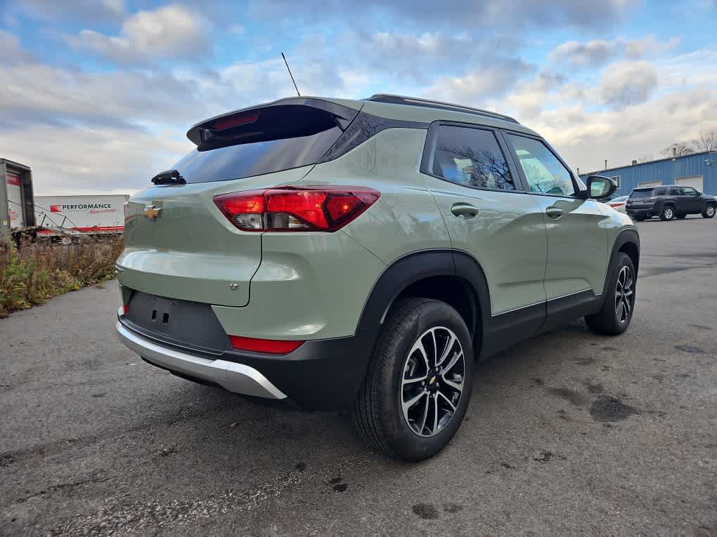 2025 Chevrolet Trailblazer LT photo 3