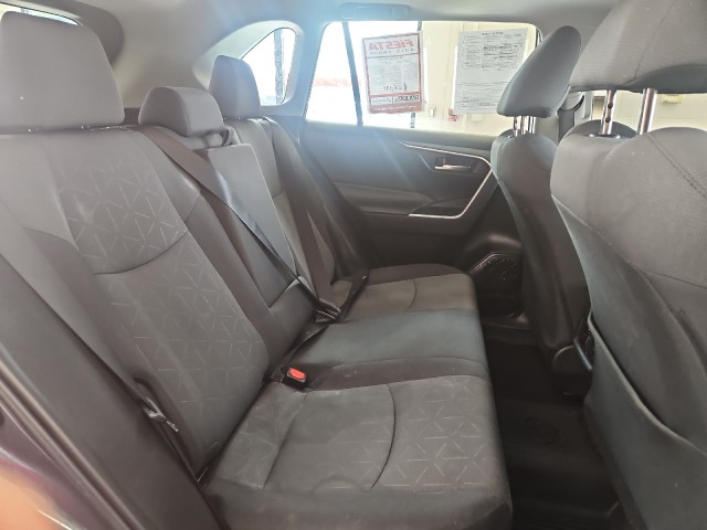 Used 2019 GRAY Toyota XLE image 17