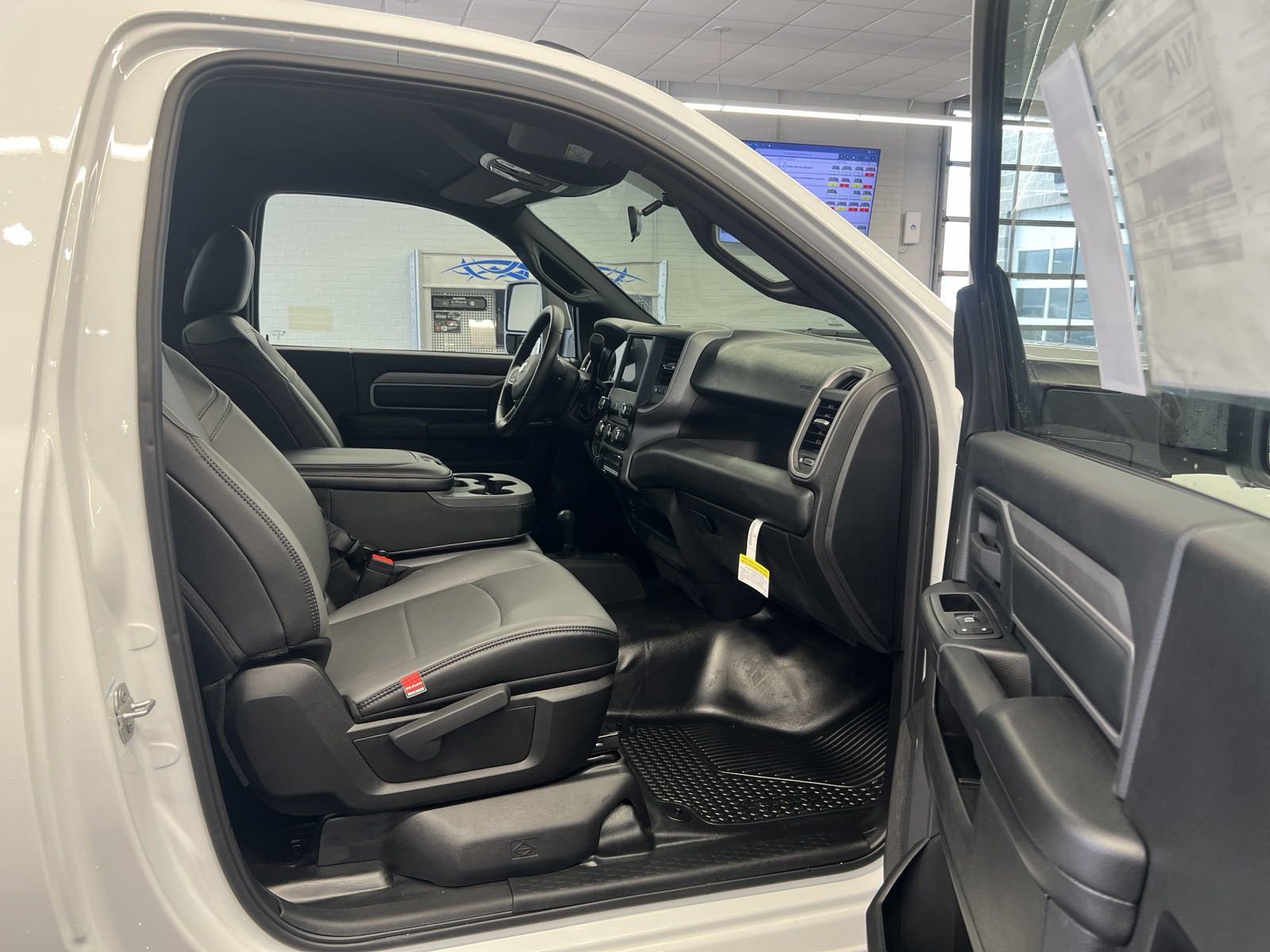 2024 Ram 3500 Tradesman photo 2