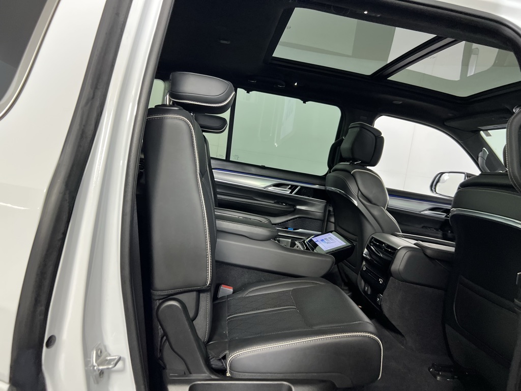 2023 Jeep Grand Wagoneer II photo 27