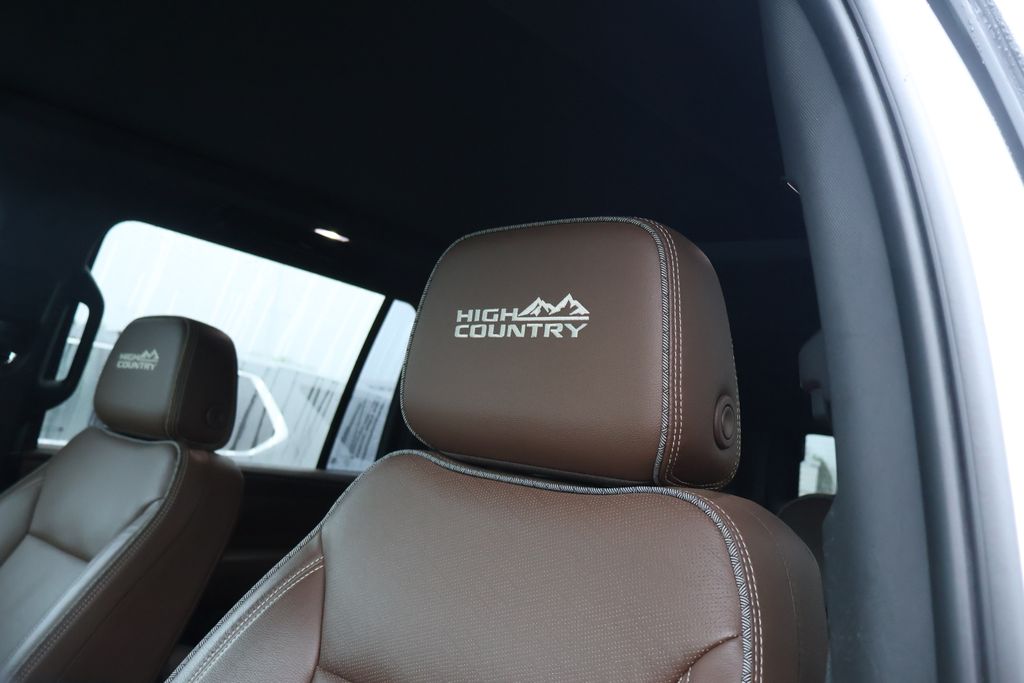 2021 Chevrolet Suburban High Country photo 15