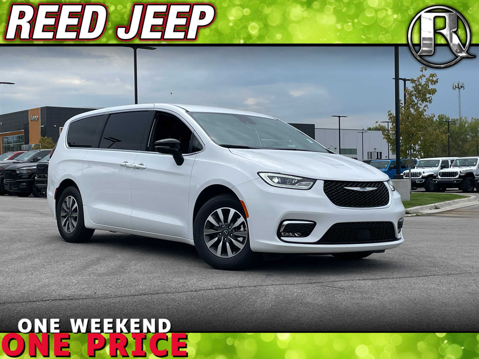 2026 Chrysler Pacifica PHEV Select's photo