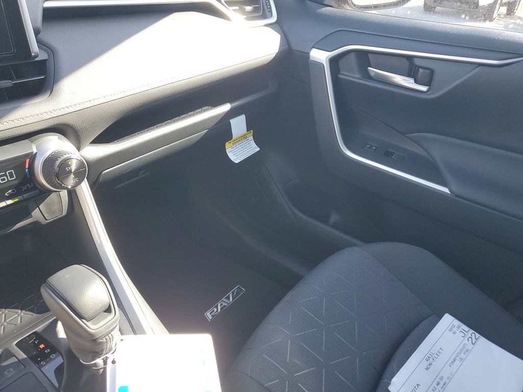 2025 Toyota RAV4 Hybrid XLE photo 24
