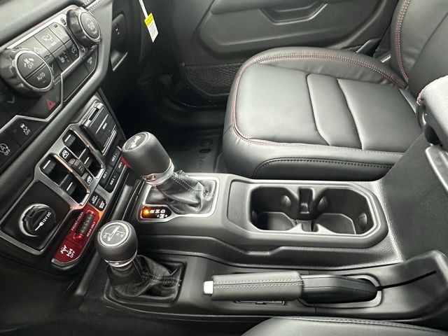 2025 Jeep Wrangler Rubicon photo 25