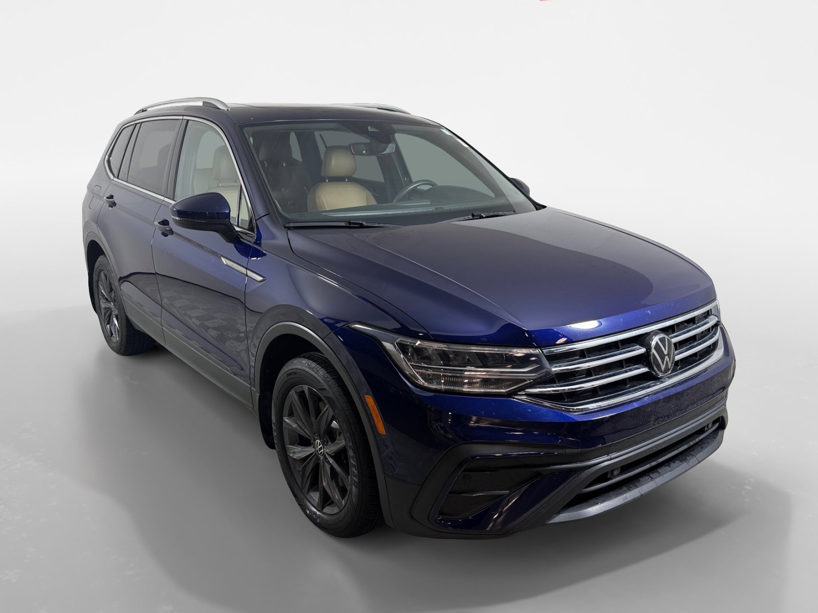 2022 Volkswagen Tiguan SE's photo