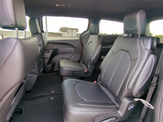 2026 Chrysler Voyager LX photo 16