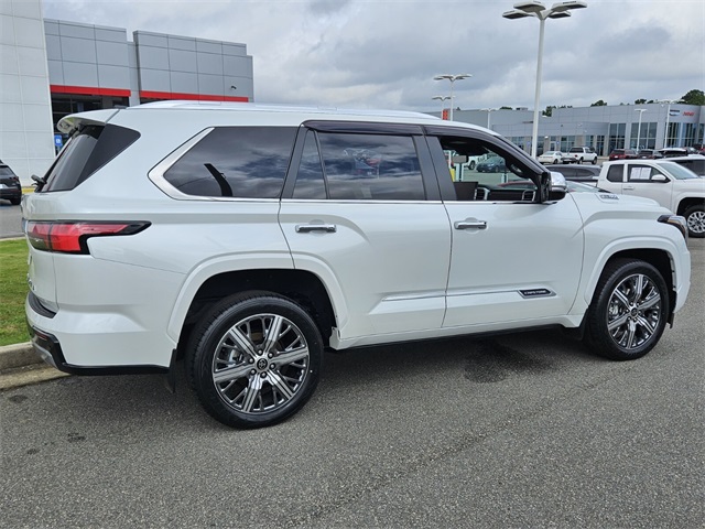 2024 Toyota Sequoia Capstone photo 13