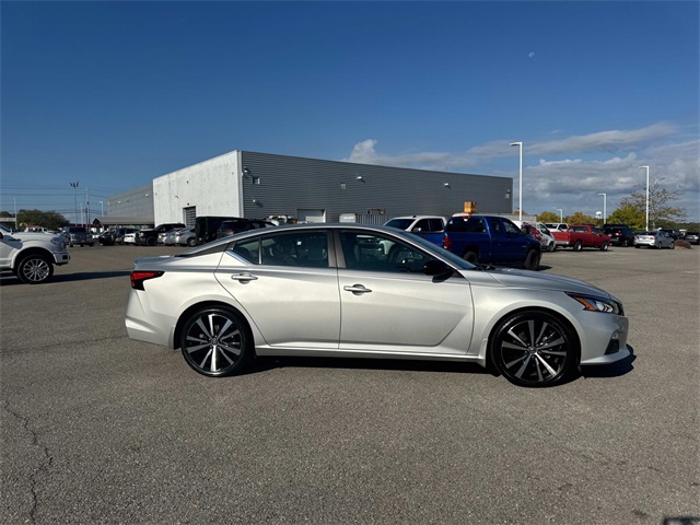 2021 Nissan Altima 2.5 SR photo 3