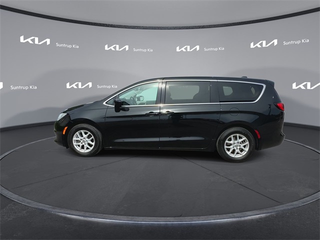 2017 Chrysler Pacifica LX photo 9