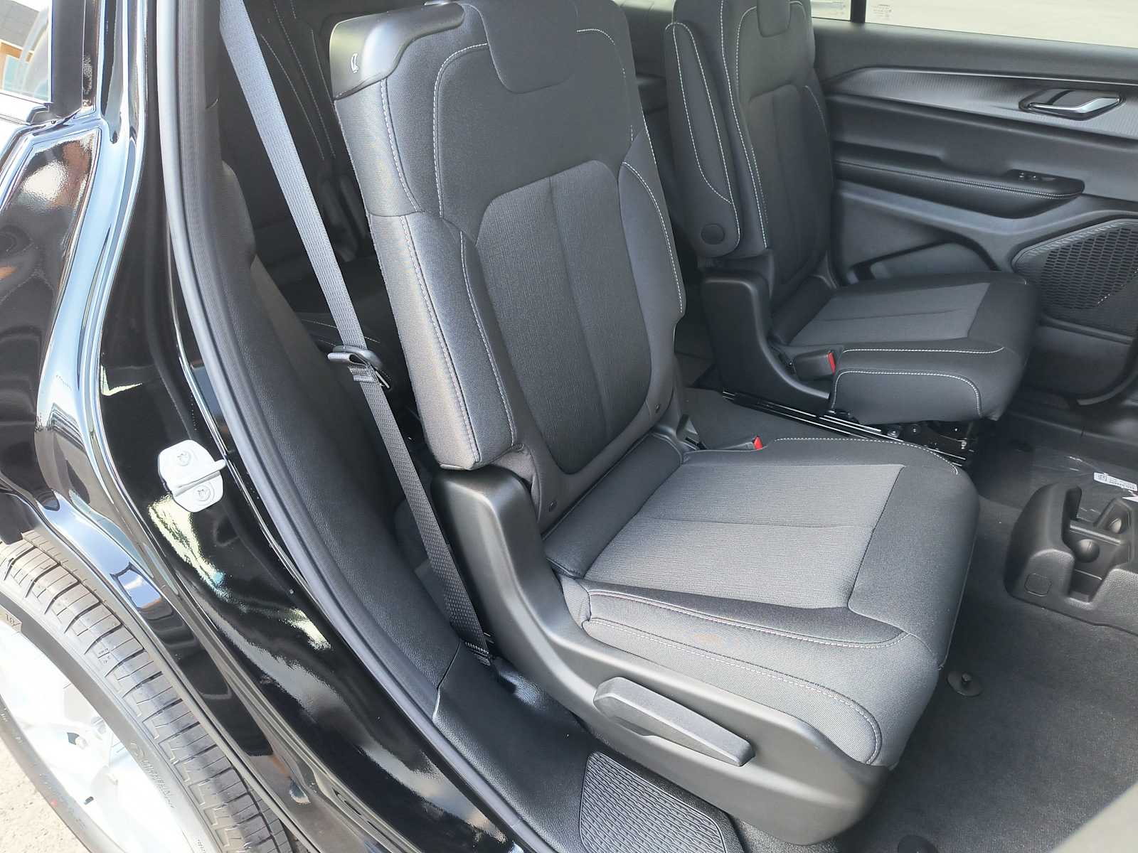 2025 Jeep Grand Cherokee Laredo X photo 14