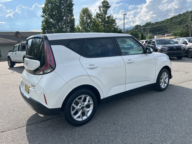 2023 Kia Soul LX photo 3