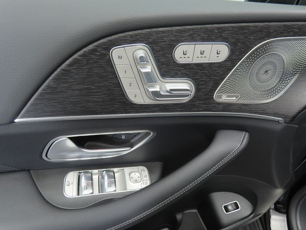 2025 Mercedes Benz GLS 450 4MATIC photo 23