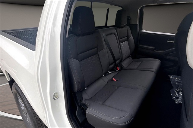 2025 Nissan Frontier SV photo 9