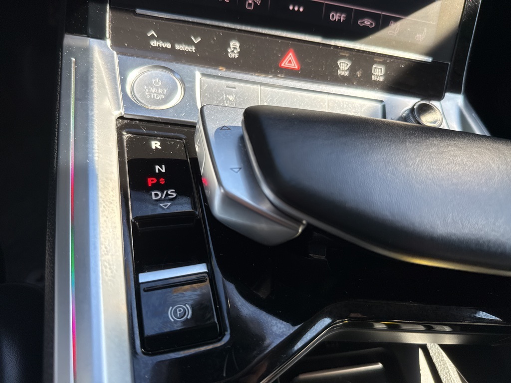 2019 Audi e-tron Premium Plus photo 46