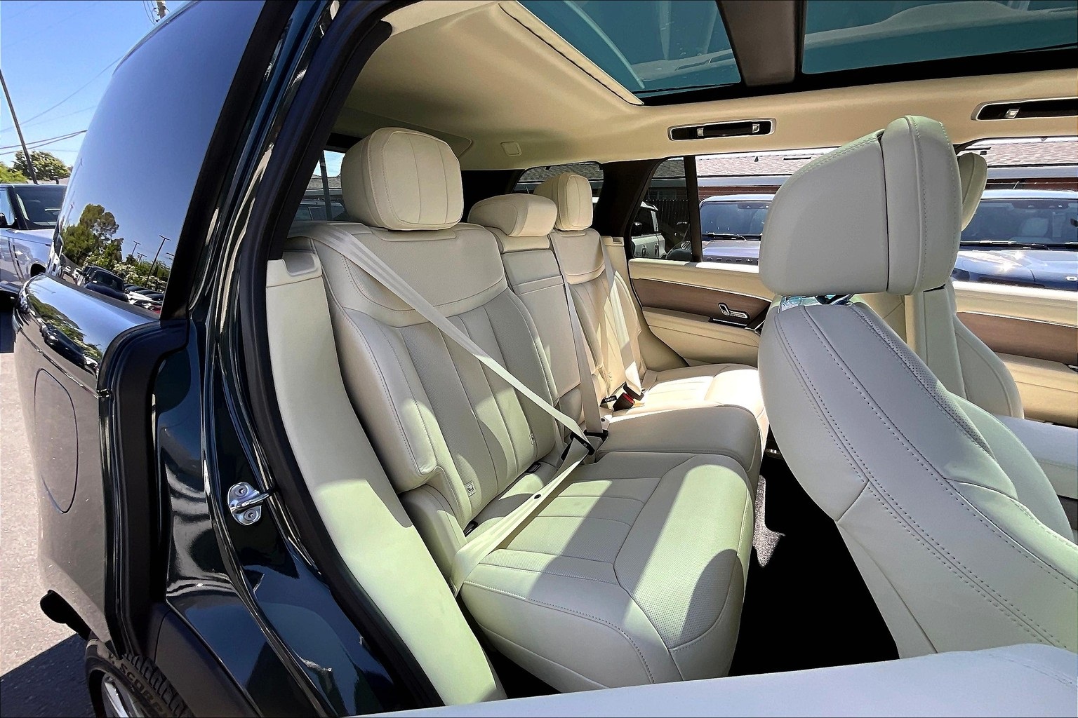 2025 Land Rover Range Rover SE photo 26