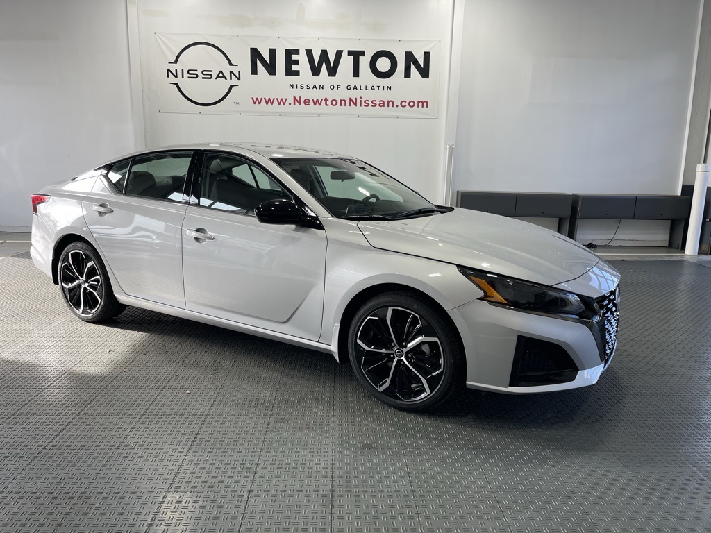 2025 Nissan Altima SR's photo