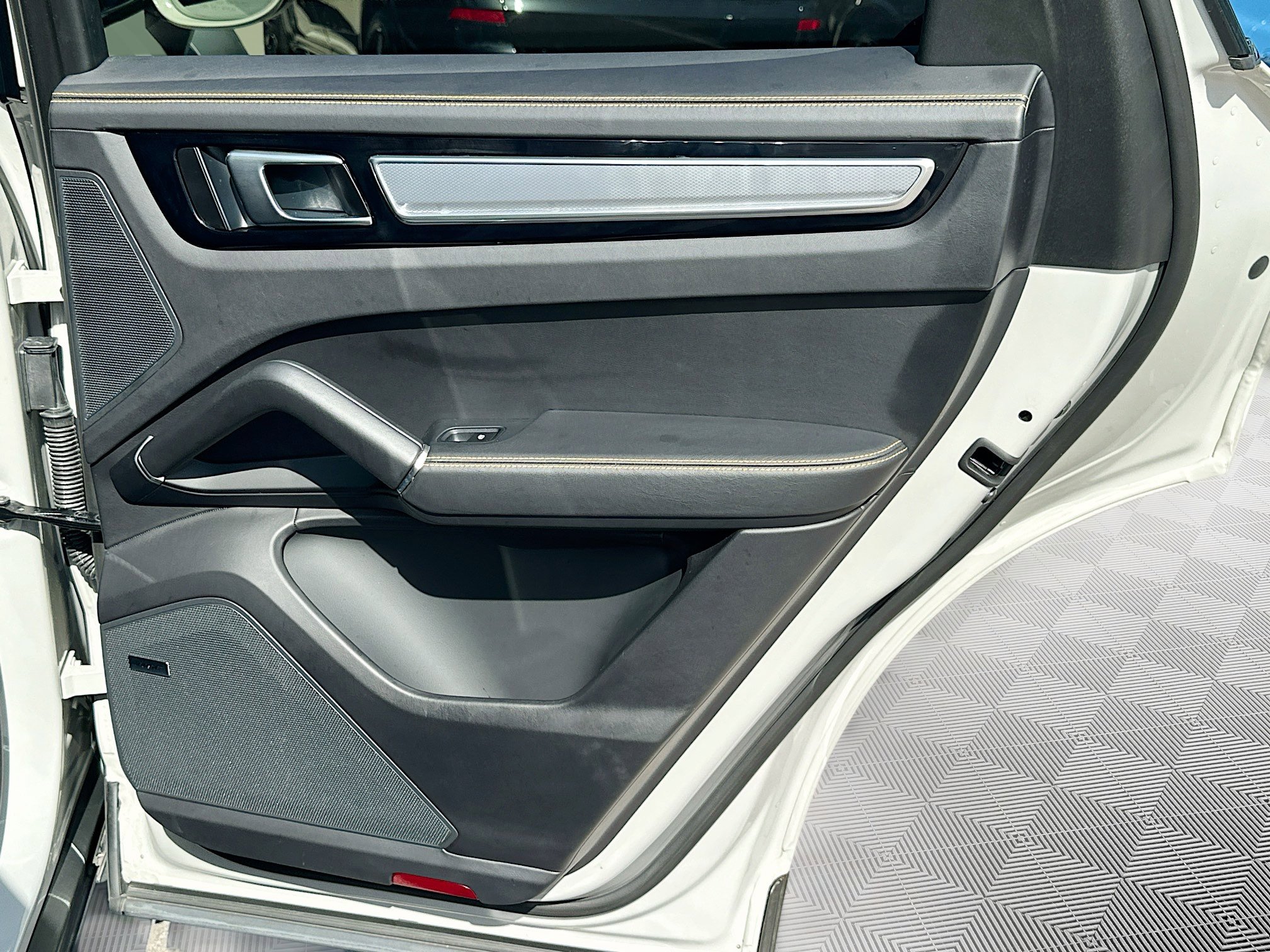 2022 Porsche Cayenne Platinum Edition photo 30