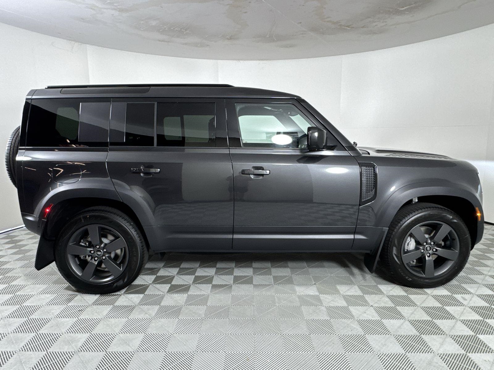 2025 Land Rover Defender 110 S photo 6
