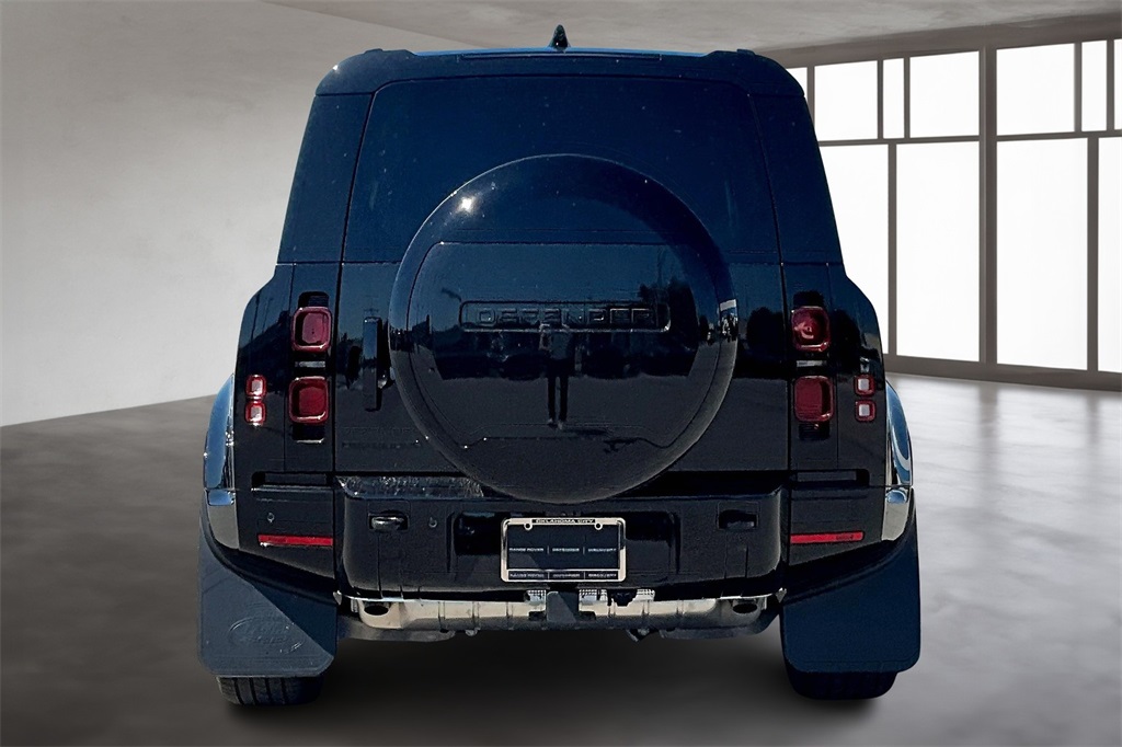 2025 Land Rover Defender 110 X-Dynamic SE photo 4
