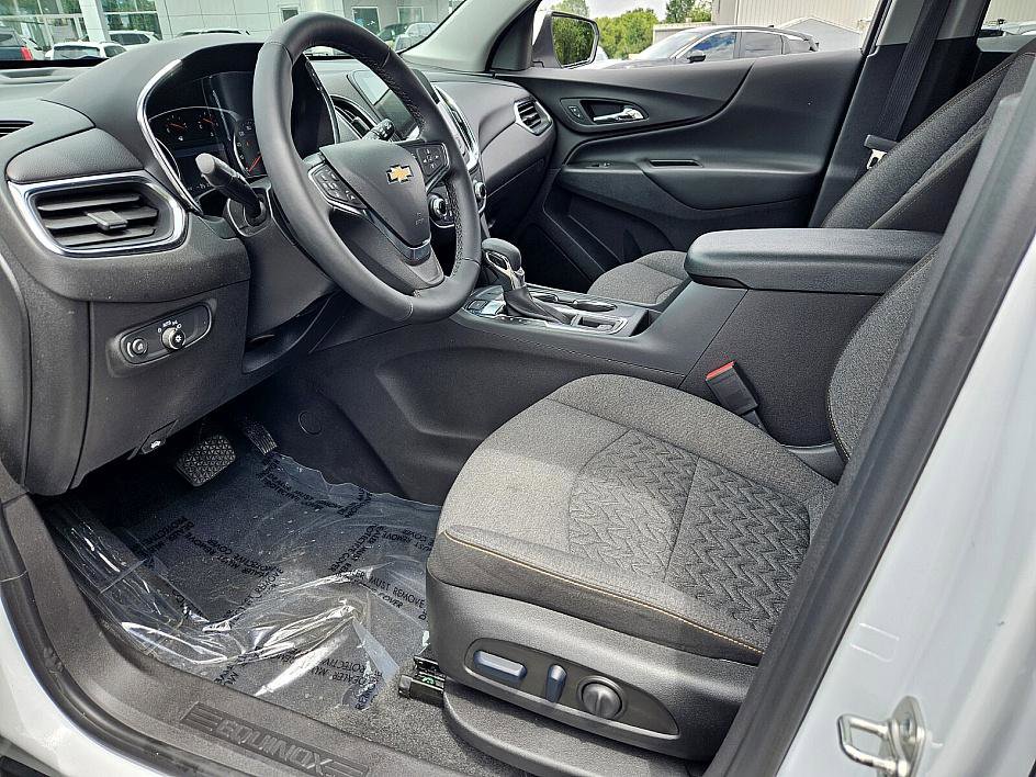 2024 Chevrolet Equinox LT photo 6