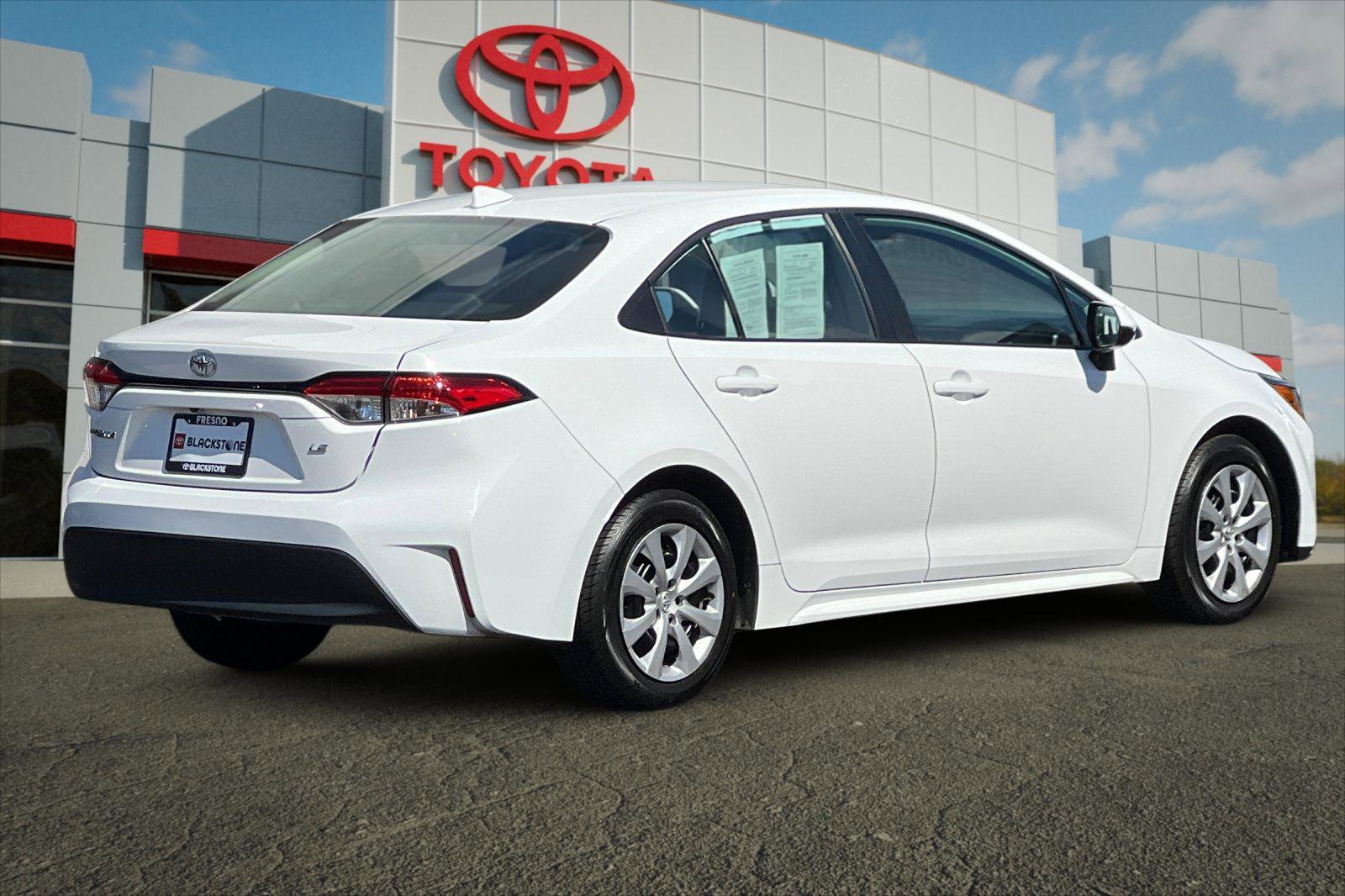 2024 Toyota Corolla LE photo 3