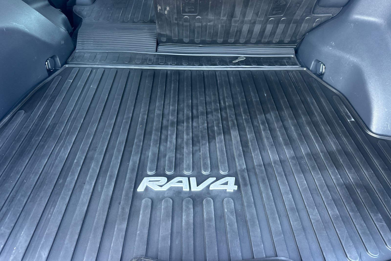 2023 Toyota RAV4 Hybrid LE photo 15