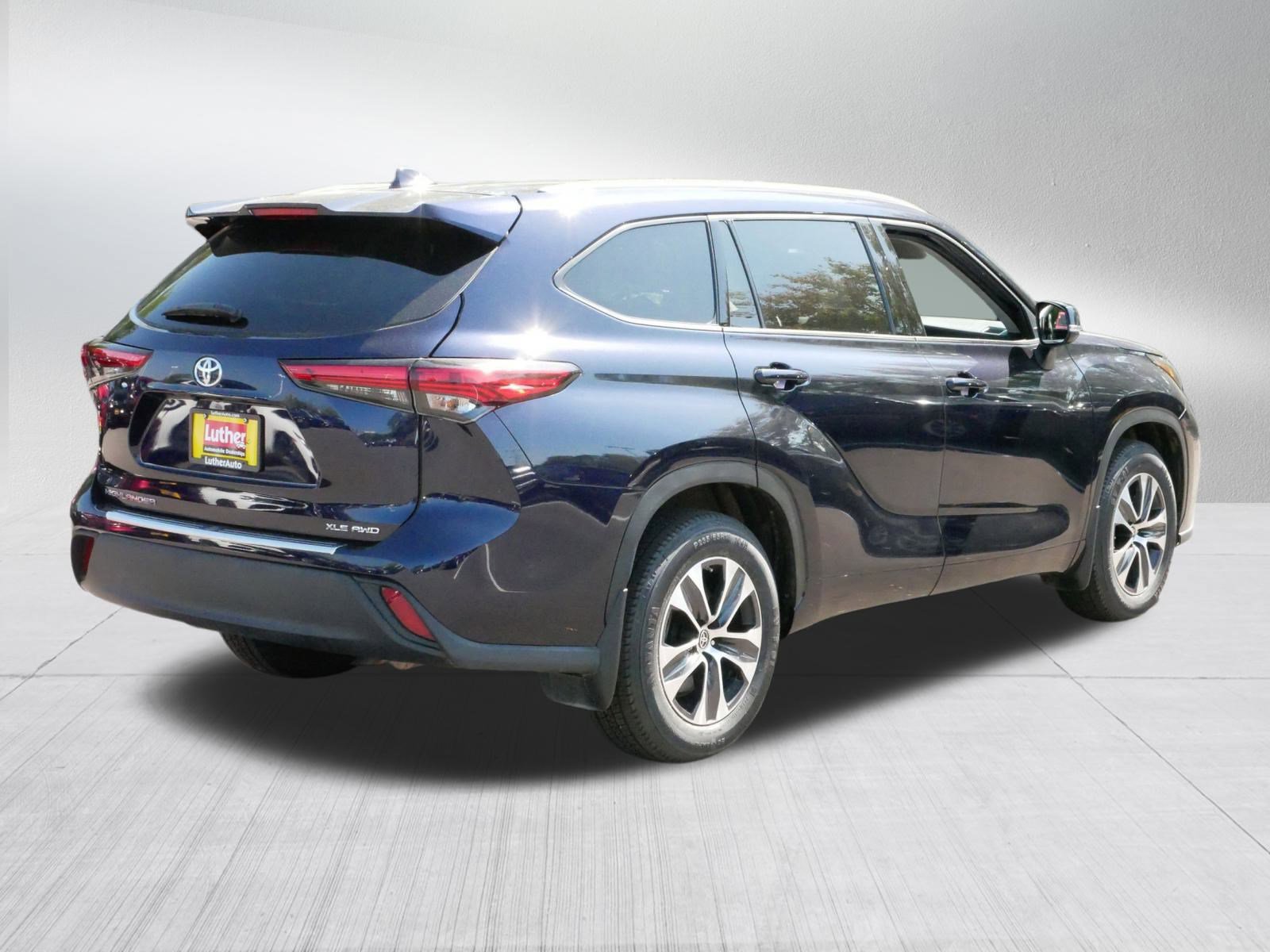 2022 Toyota Highlander XLE photo 7