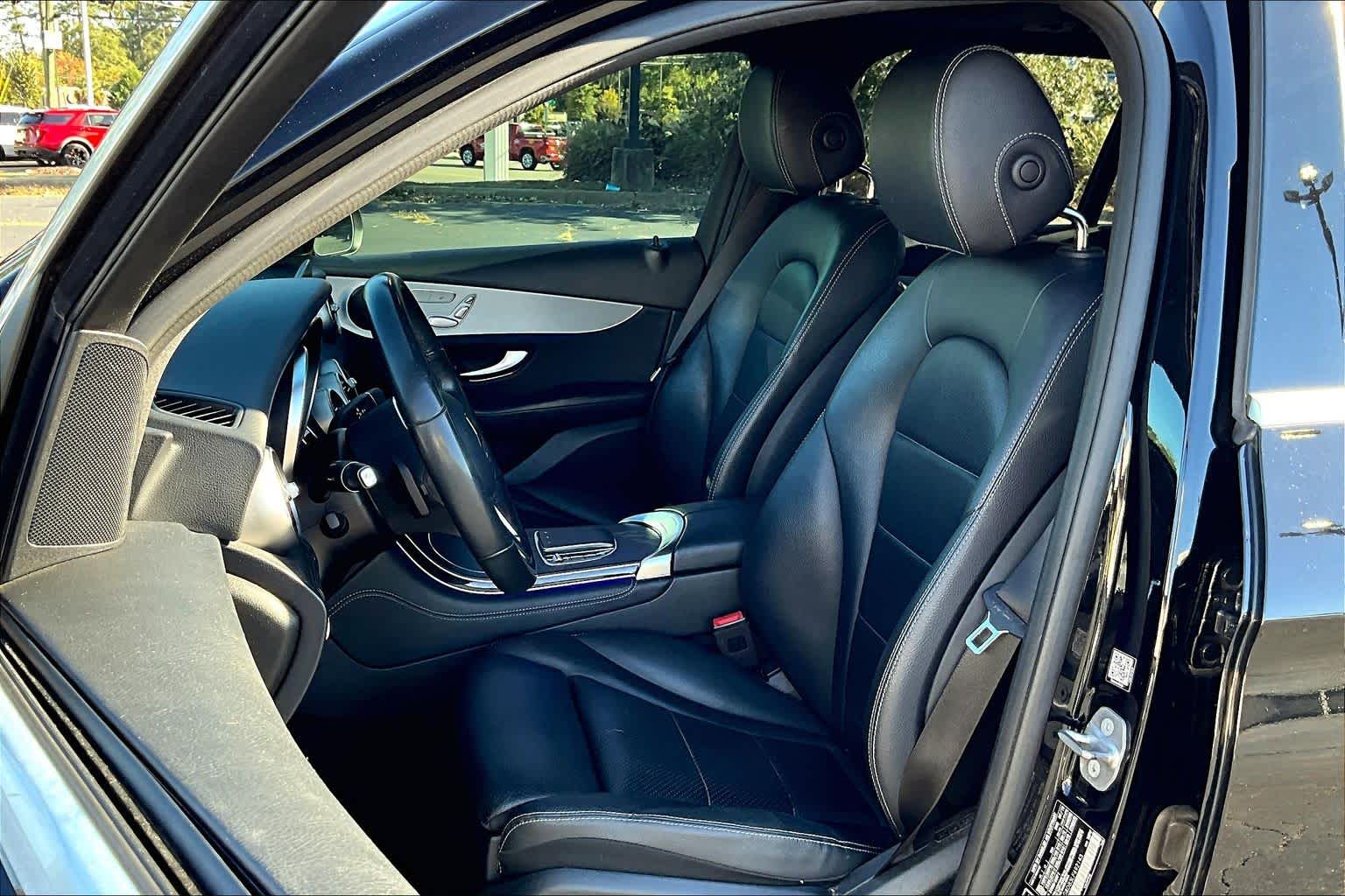 2020 Mercedes Benz GLC 300 photo 4