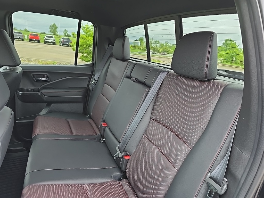2022 Honda Ridgeline Black Edition photo 11