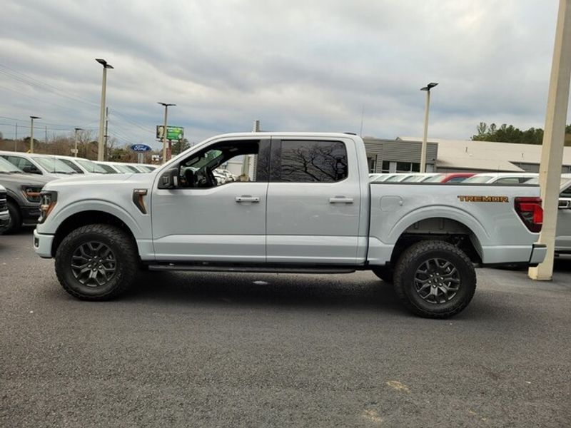 2025 Ford F-150 XLT photo 4