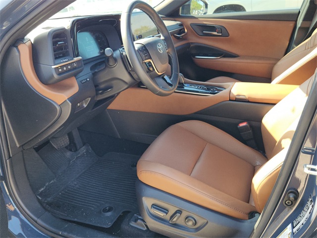 2025 Toyota Crown Signia XLE photo 11