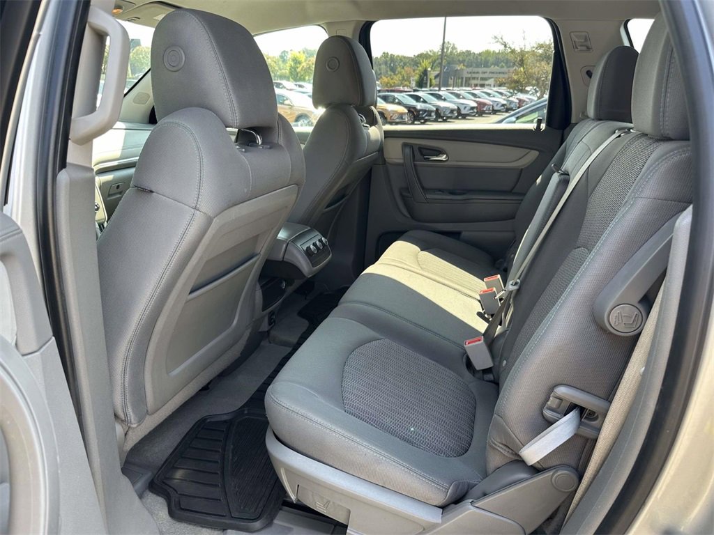 2017 Chevrolet Traverse LS photo 4