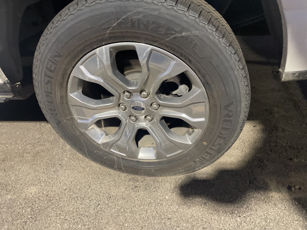 2023 Ford F-150 Platinum photo 3