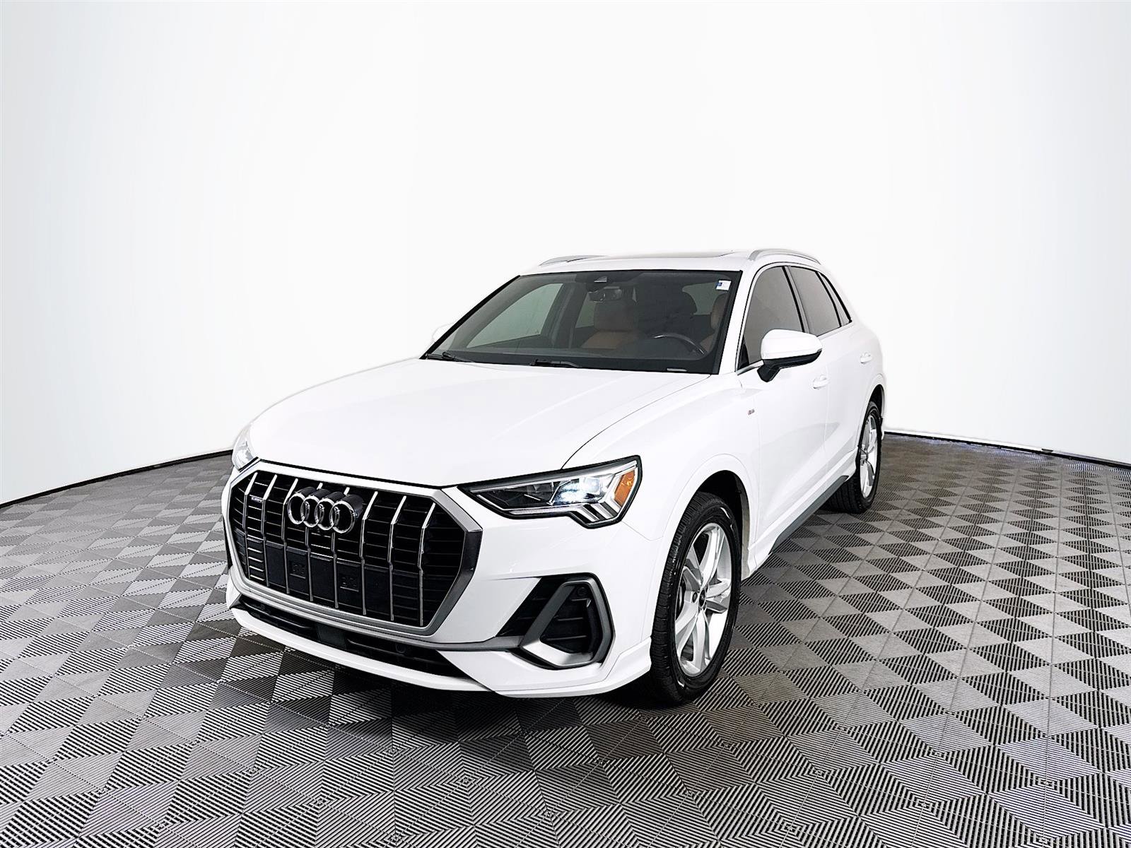 2022 Audi Q3 Premium Plus S line photo 2