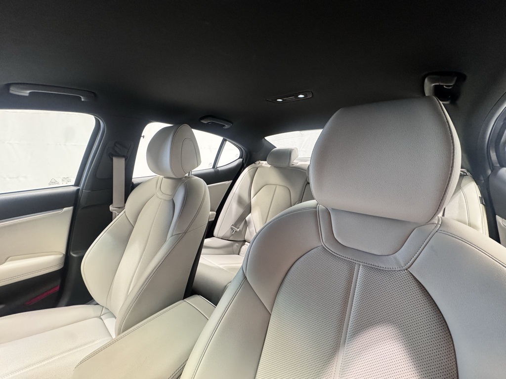 2025 Genesis G70 2.5T photo 19