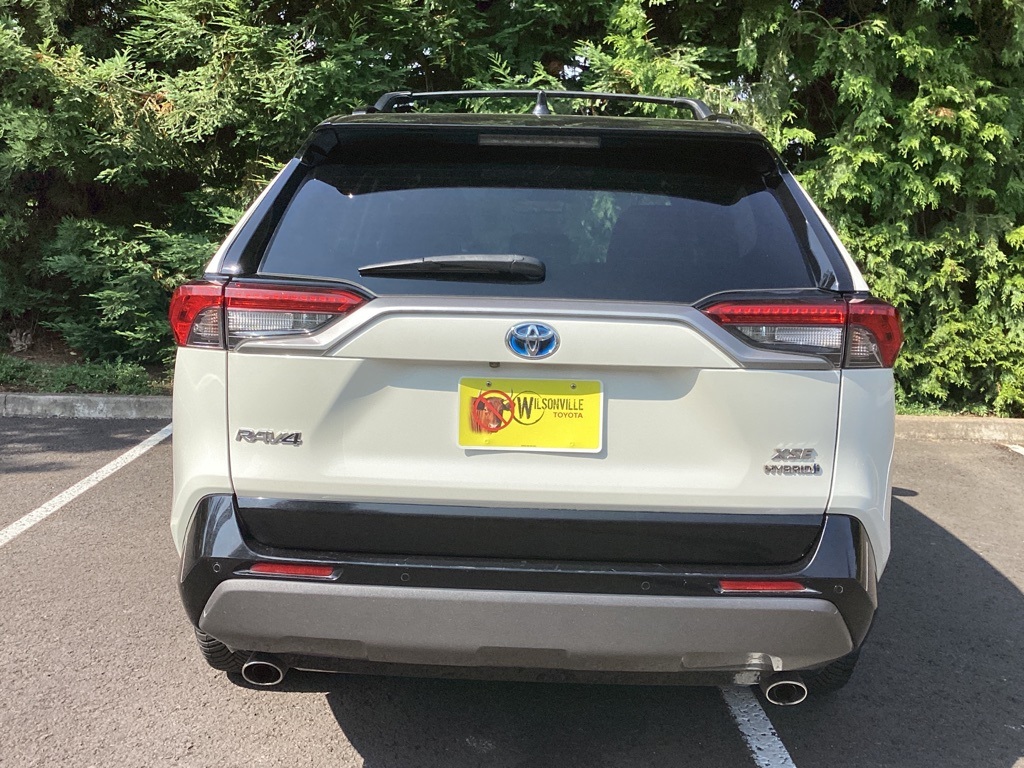 2020 Toyota RAV4 Hybrid XSE photo 18