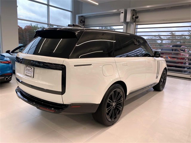 2025 Land Rover Range Rover SE photo 2