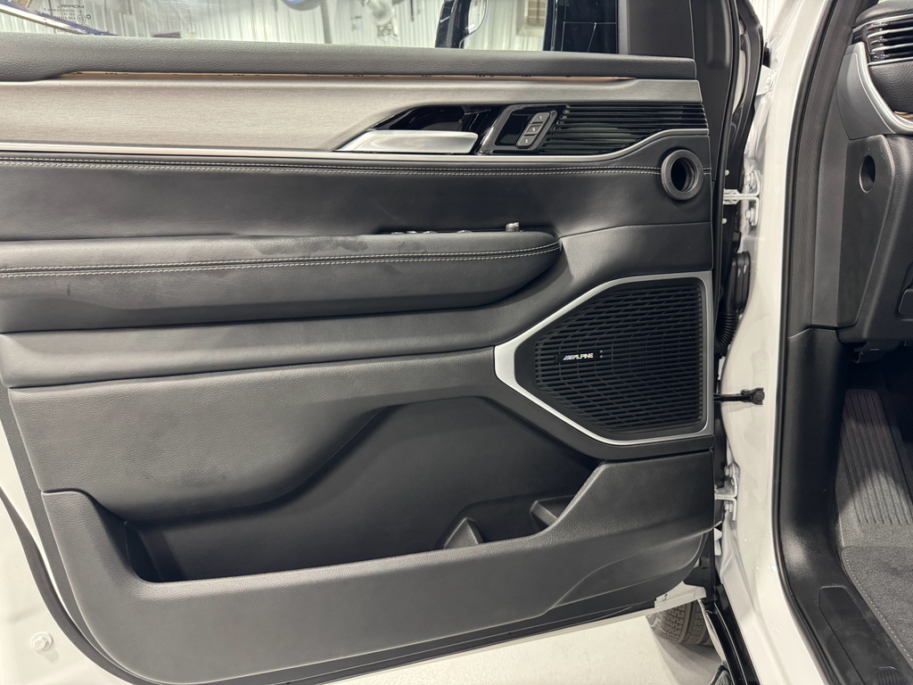 2025 Jeep Wagoneer Series II Carbide photo 23