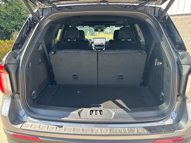 2025 Ford Explorer ST photo 9
