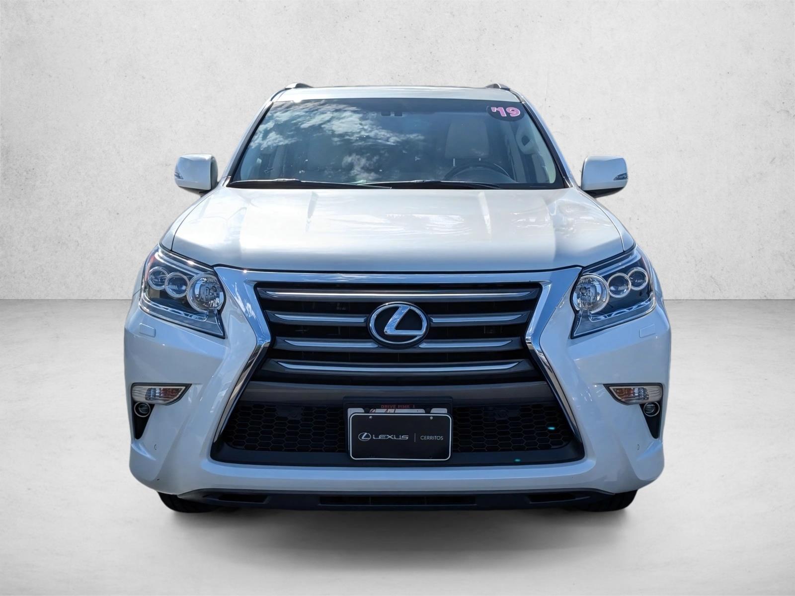 2019 Lexus GX 460 photo 2