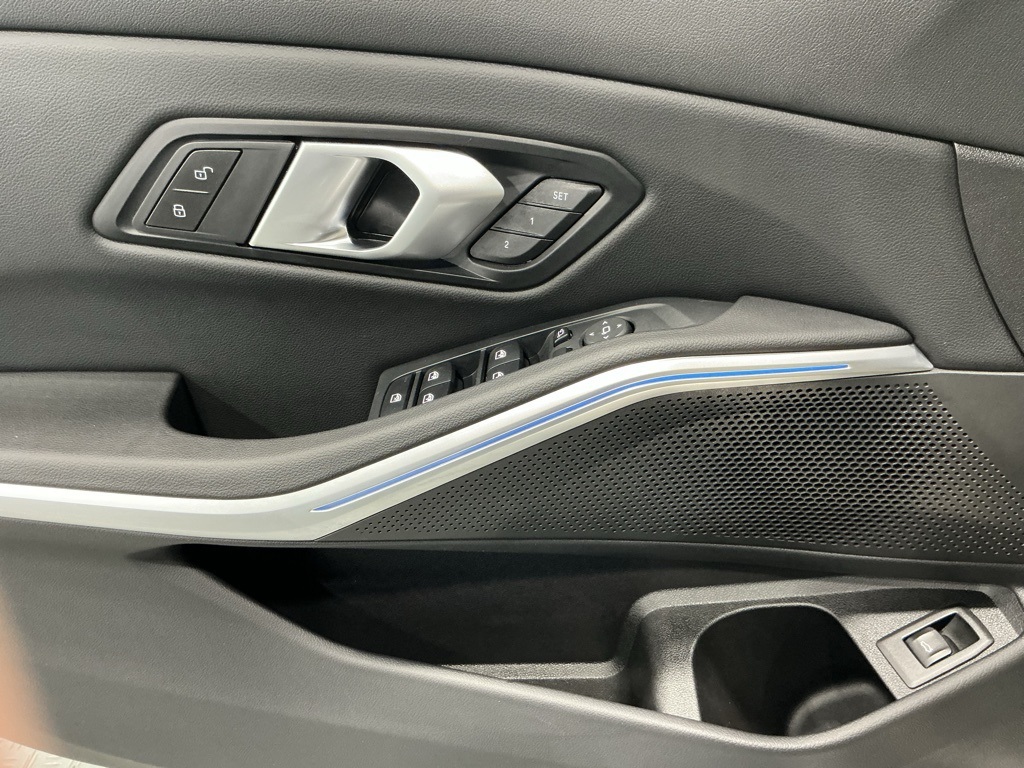 2025 Bmw 330i photo 13