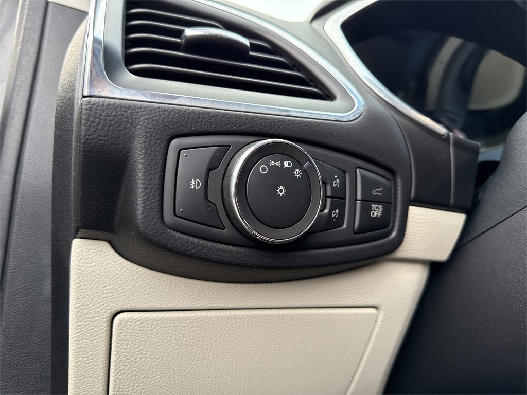 2019 Ford Edge Titanium photo 24