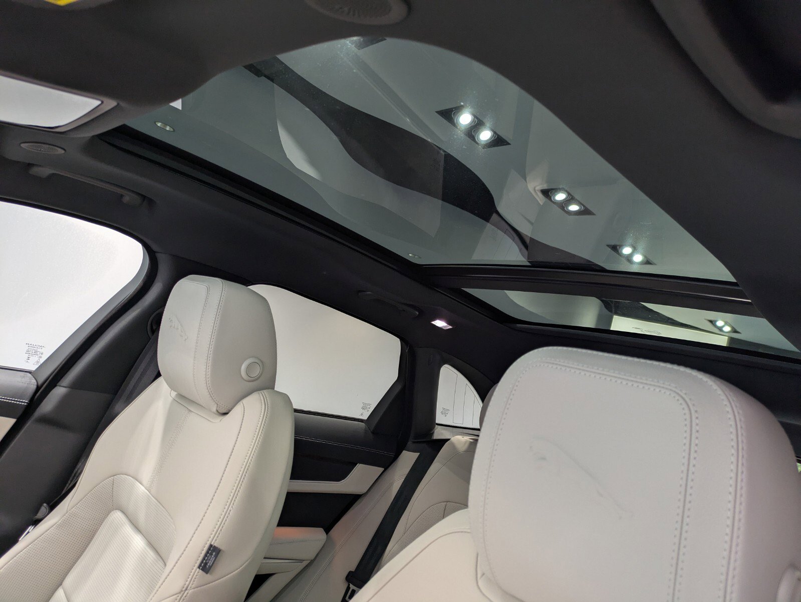 2026 Jaguar F-PACE P250 R-Dynamic S photo 8
