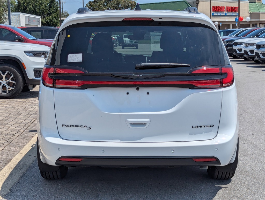 2026 Chrysler Pacifica Limited photo 3