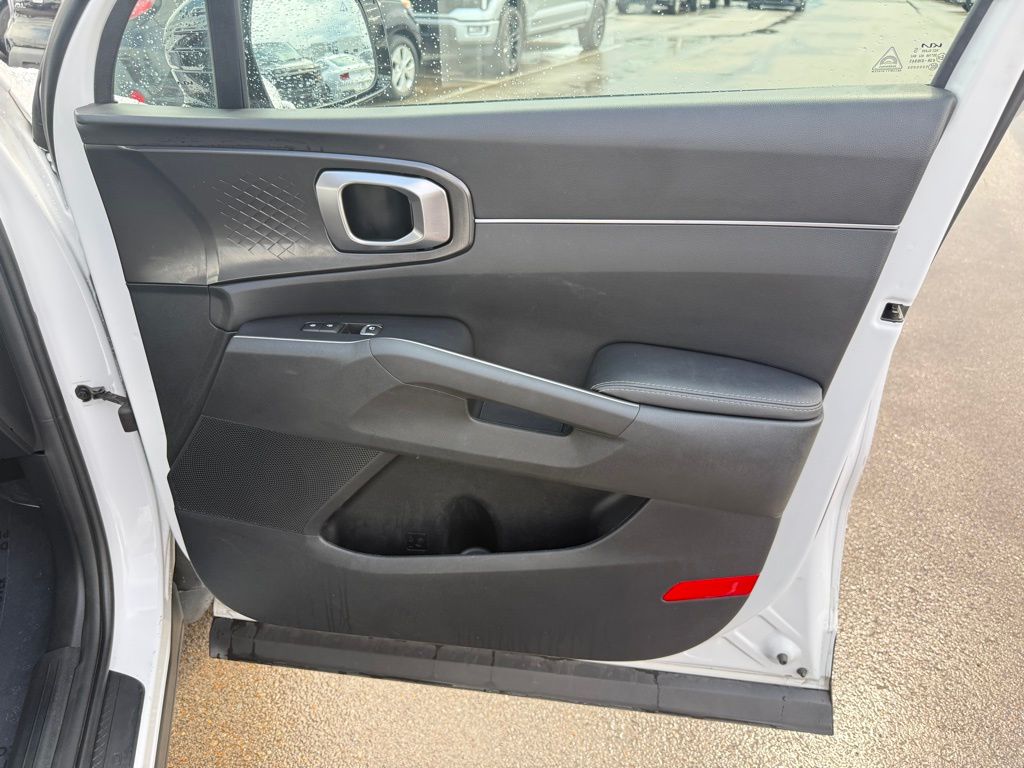 2023 Kia Sorento S photo 18
