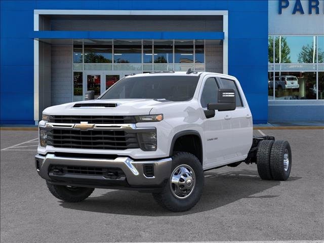 2025 Chevrolet Silverado 3500HD LT photo 3